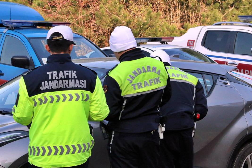 O kentte sıkı denetim: Didik didik kontrol ediliyor! Polisin verdiği broşür dikkati çekti 7
